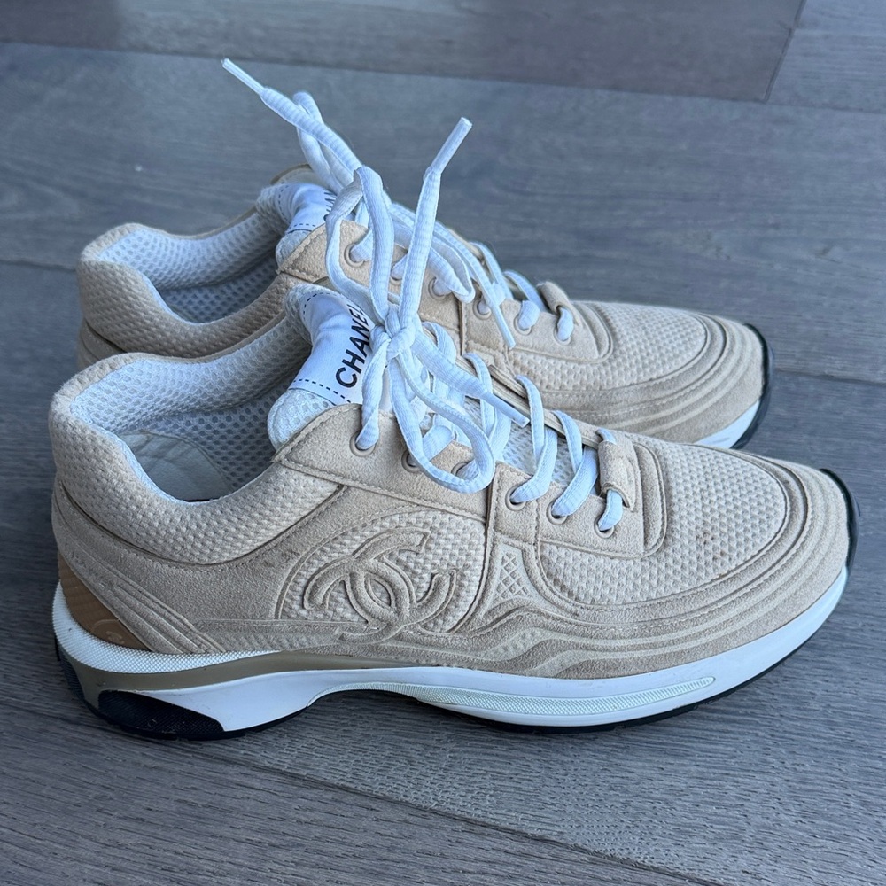 CHANEL Cream Textured Women's Sneakers - Picture 3 of 8